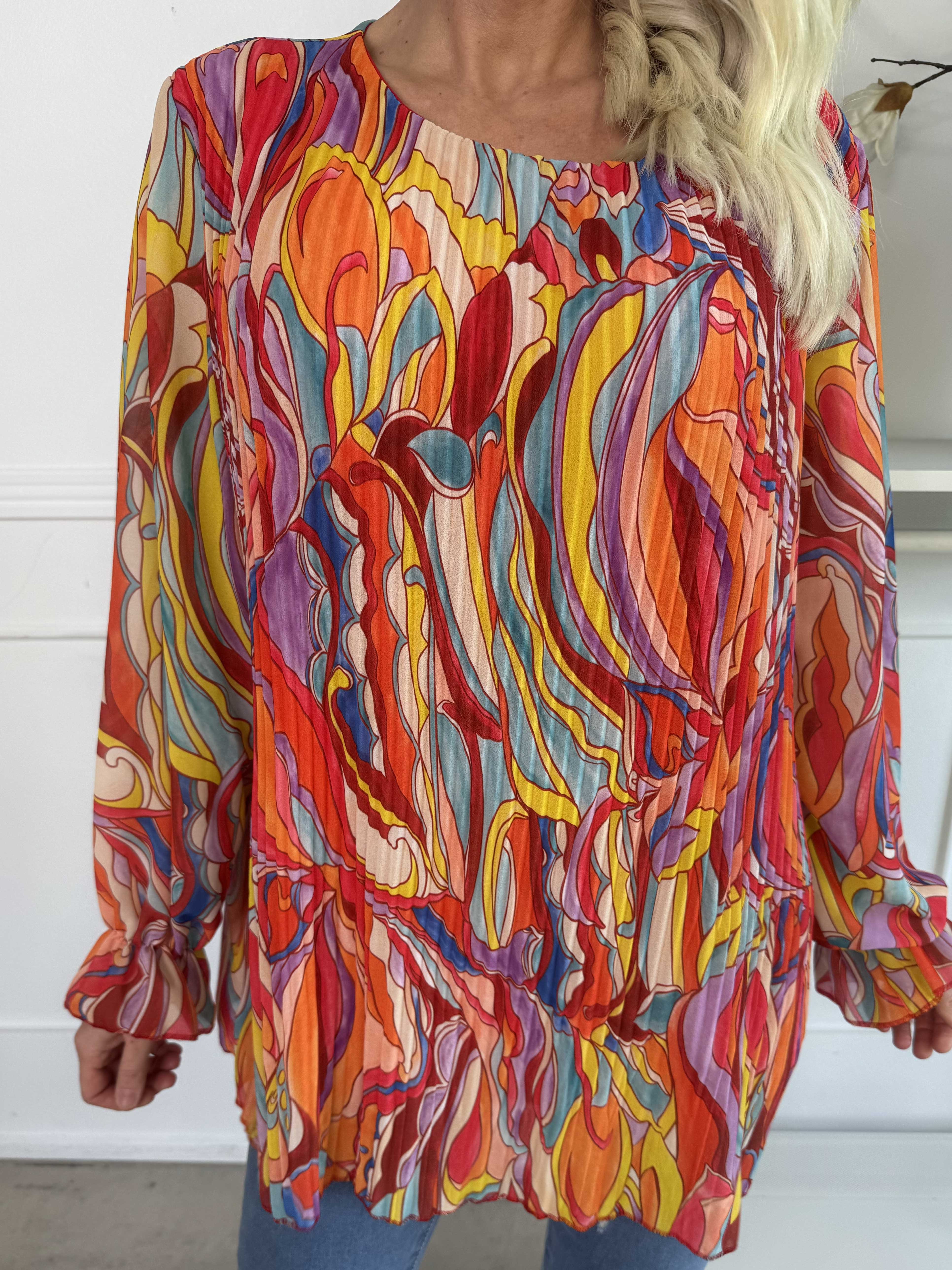 Lilia - Mönstrad plisserad blus